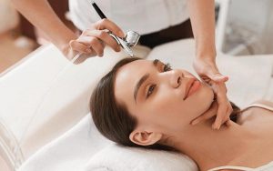 điều trị mụn tại spa