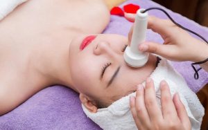kiểm tra chăm sóc da tại spa