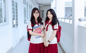 nên cho con theo học trường nội trú hay trường bán trú
