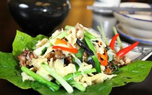 Nhộng ong rừng rang măng chua