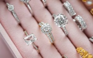 tránh tiếp xúc với nước