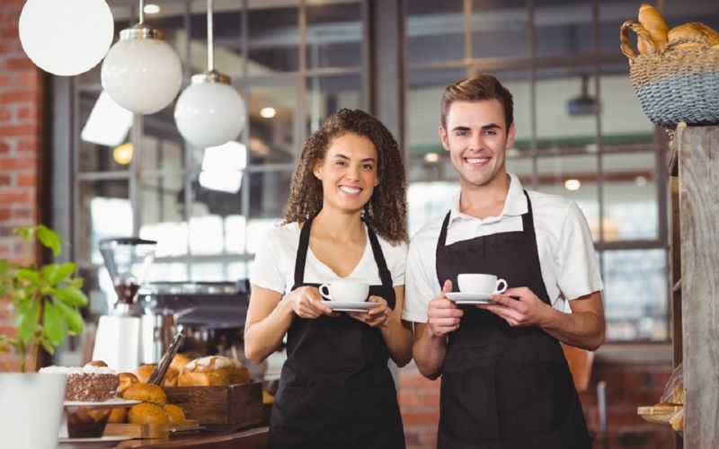 chi phí tuyển dụng và trả lương nhân viên